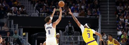 The NBA Warriors beat the Lakers in the first preseason